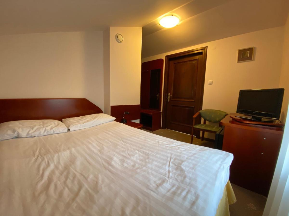 קריניצה זדרוי Hotel Grant מראה חיצוני תמונה