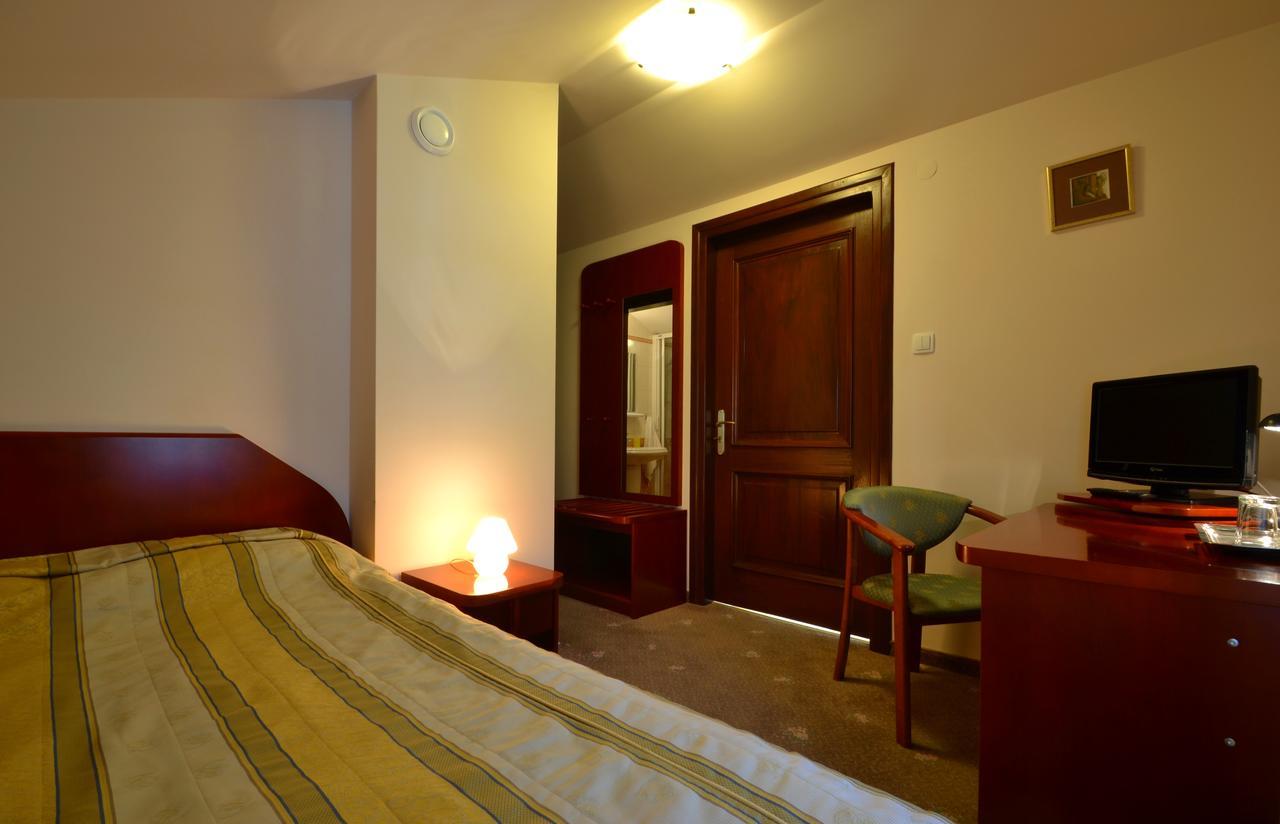 קריניצה זדרוי Hotel Grant מראה חיצוני תמונה